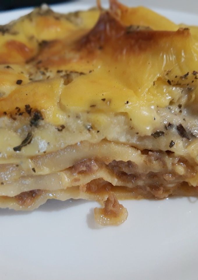 Una foto de Lasaña de carne y salsa bechamel sin mantequilla