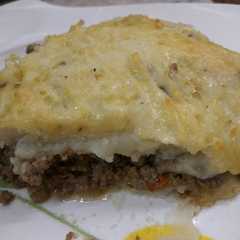 A picture of Pastel de carne.