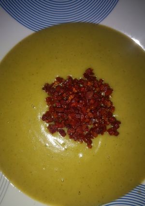 Una foto de Crema de calabacín con quesitos en olla express