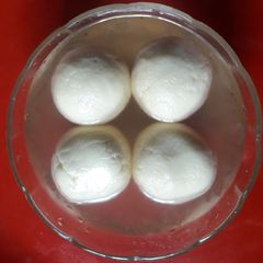 A picture of Kolkata famous rasgulla.