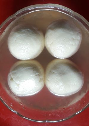 A picture of Kolkata famous rasgulla.