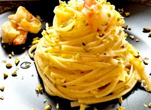 Foto di Tagliolini al limone, con mazzancolle e granella di pistacchio