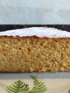 Una foto de Pastel de zanahoria y almendras