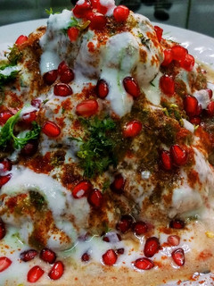 मूंग दाल दही बड़ा (Moong Dal Dahi Vada recipe in Hindi) रेसिपी मुख्य फोटो