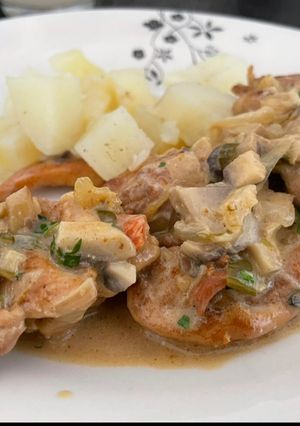 Una foto de Pollo con champiñones