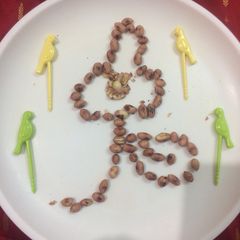 A picture of Salted peanuts without oil.