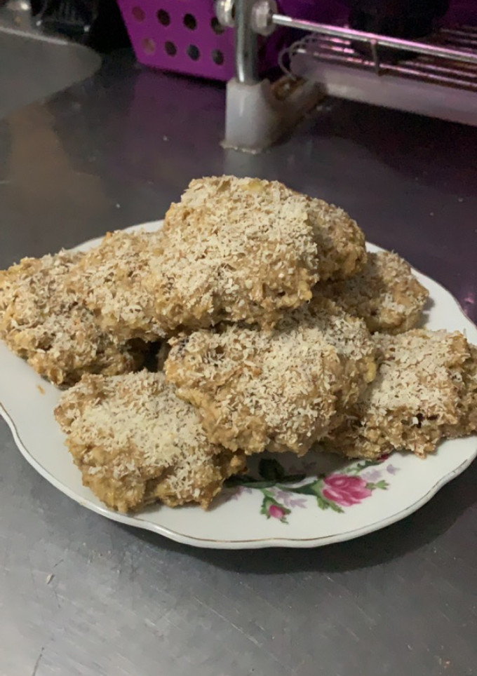 Una foto de Galletas de Avena, Banana y Coco Rallado