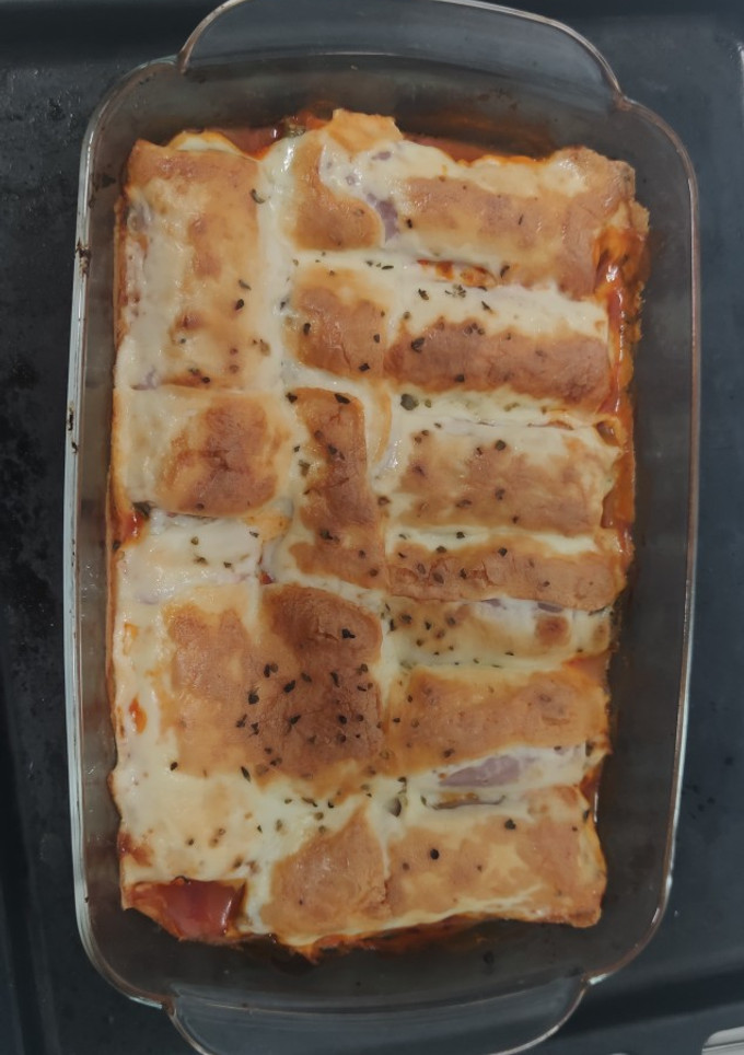 Una foto de Canelones de jamón York y verduras