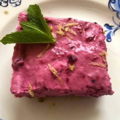A picture of Frozen blackberry and pistachio cheesecake 💖.
