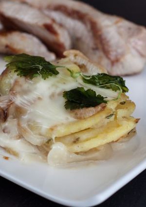 Foto principal de Secreto ibérico con tartar de patatas panadera y queso Arzúa-Ulloa