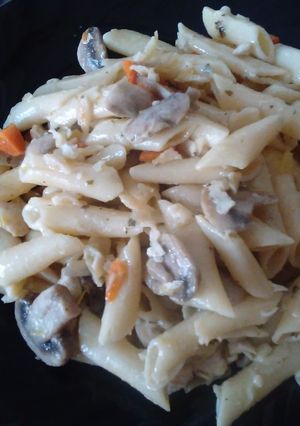 Foto principal de Macarrones con champiñones y pollo