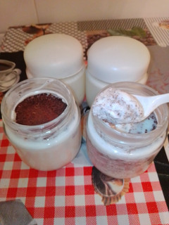 Una foto de Yogur griego de stracciatella casero