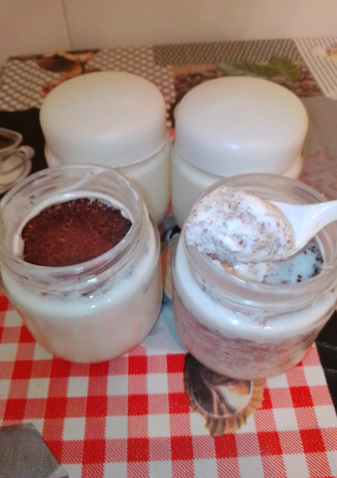 Una foto de Yogur griego de stracciatella casero