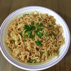 A picture of Garlic fried rice.