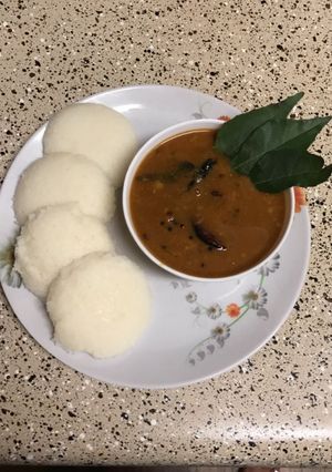 A picture of Idli sambhar.