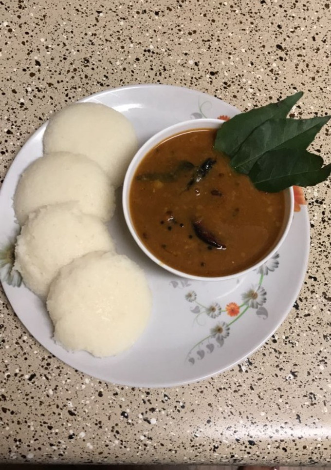A picture of Idli sambhar.