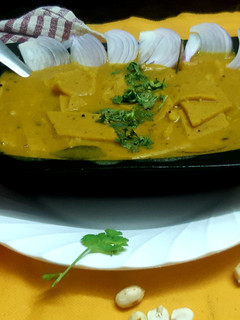 ગુજરાતી દાળ ઢોકળી (Dal dhokli in gujrati) રેસીપી મુખ્ય ફોટો