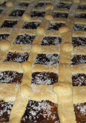 Una foto de Pastafrola de batata con chocolate
