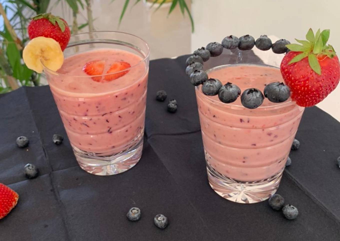 Strawberry Blueberry Banana Smoothie