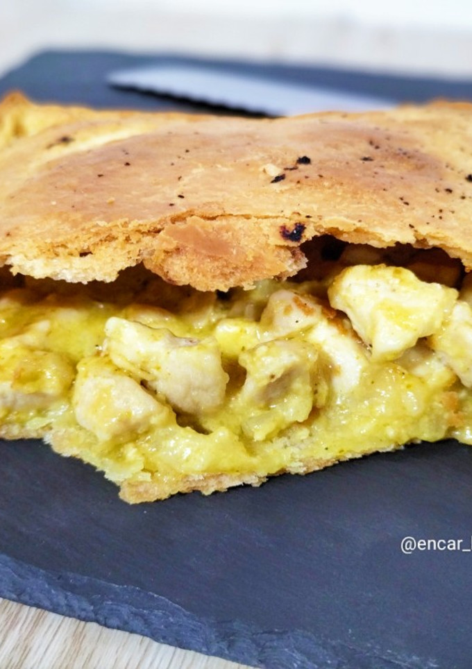 Una foto de Empanada de pollo con mascarpone al curry