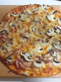 Una foto de Pizza preparada por la pequeña de la casa