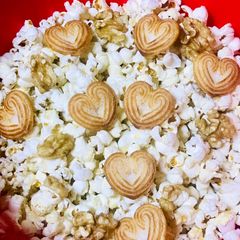 A picture of Walnuts & Popcorns snack meal.