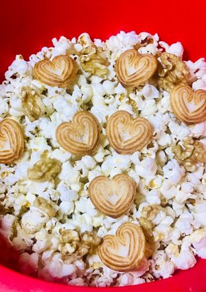 A picture of Walnuts & Popcorns snack meal.
