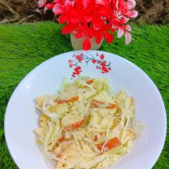 A picture of Apple Cabbage salad.