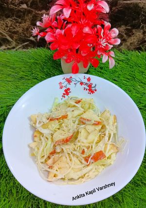 A picture of Apple Cabbage salad.