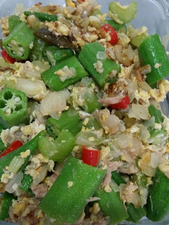 便當菜1-秋葵與鮪魚很有戲 的食譜成品照片