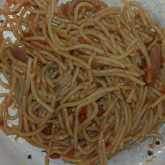 A picture of Jellof spaghetti.