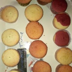 A picture of Vanilla homemade cupcakes.