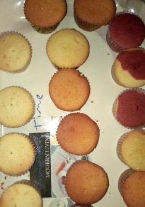 A picture of Vanilla homemade cupcakes.