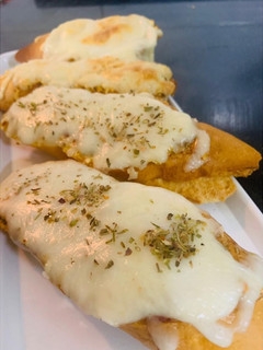 A picture of 3 Colour Cheese Garlic Bread.