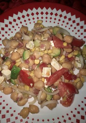 Una foto de Ensalada de garbanzos