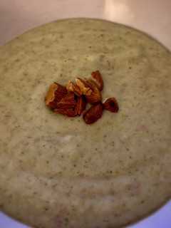 Una foto de Crema de brócoli y queso en thermomix