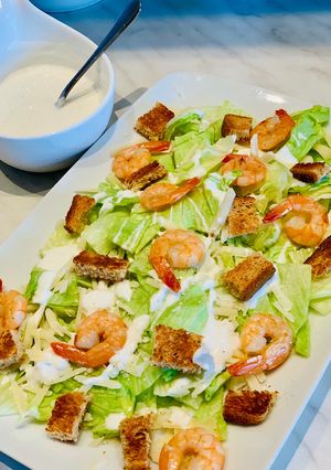 Cézár saláta garnélával recept fotója