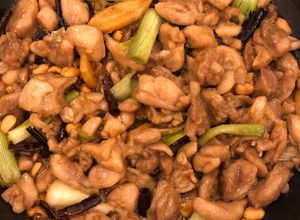 Hình của món Gà Kung Pao Trung Quốc.