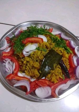 વઘારેલી ખીચડી (Vaghareli Khichdi Recipe In Gujarati) રેસીપી મુખ્ય ફોટો