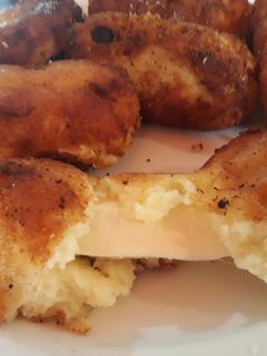 Una foto de Bombas de papas con queso😍