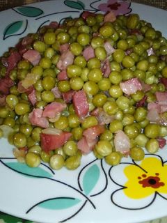 Una foto de Salteado de guisantes con jamón