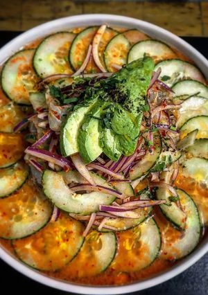 Una foto de Aguachile rojo de camarón