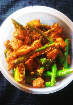 आम मिर्ची (aam mirch recipe in Hindi) रेसिपी मुख्य फोटो