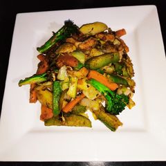 A picture of Healthy Grilled Chicken Vegetable Salad 🥗.