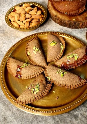 A picture of Baked Ragi Gujiya.