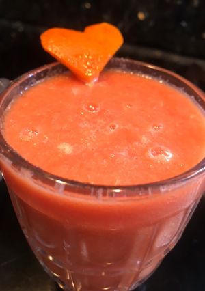 સંતરા ગાજર સ્મૂધી (Orange Carrot Smoothie Recipe In Gujarati) રેસીપી મુખ્ય ફોટો