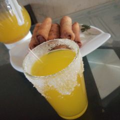 A picture of Pineapple and ginger drink.