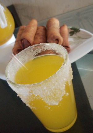 A picture of Pineapple and ginger drink.