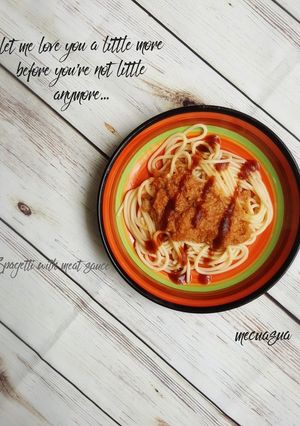 Hình của món Mì ý sốt bò bằm.