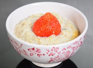Une photo de Quinoa au lait épicé, agrumes, menthe et fruits (IG bas)